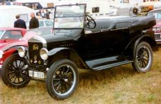 1925_Ford_Model_T_Touring_HRY555.jpg
