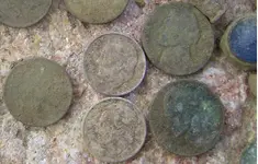 Coins Kissing Hunt Keepers.webp