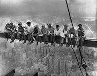 LunchAtopASkyscraperFamousPhoto.webp