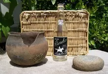 Rancho Bottle with olla and mano.webp