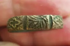 med ring 003.webp