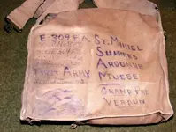 WW1_buckle_gasmask-bag-strap_soldier-marked-bag_backview_451.webp