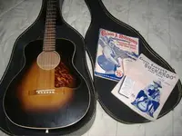 vintage%20acoustic%20guitar-147071206132531390.webp