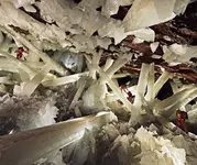201104-w-caves-crystals.webp