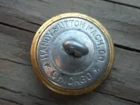 Handy_button_Chicago_Reverse.webp