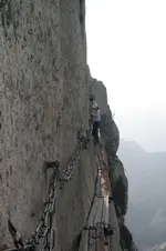 dangerous-tourist-hiking-trail-iiichina.webp dangerous-tourist-hiking-trail-iiichina.webp