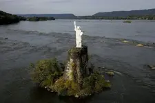 lady-liberty-30bd2b380561cbf33.webp