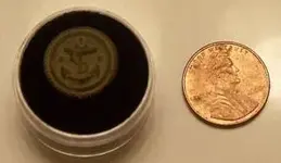 button marine.webp