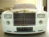 Stuart-Hughes-Rolls-Royce-Phantom-Solid-Gold_185219.webp