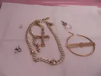 080606 jewelry.webp