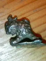 silver_left.webp