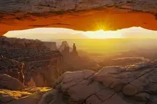Mesa_Arch_Craig_Wolf-710741.webp