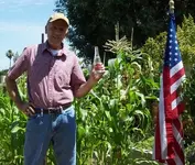 4th of July 2011 - Bob and corn 008 (700x595) (500x425).webp