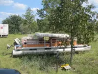 pontoon boat 001.webp