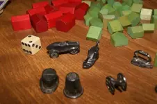 Monopoly-game_1950_wooden-houses&hotels_Ebay_12.webp