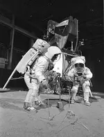 250px-Apollo_11_Crew_During_Training_Exercise_-_GPN-2002-000032.webp