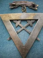 Bobs triangle crossed sword back.webp