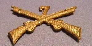 Crossed Rifles Pin USV-7th Infantry 1895-1902.webp