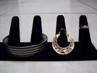 gold earring.webp