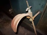 tire clamp.webp