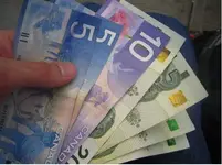 canadian-money-1285438029.webp