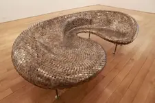 sofa_madeof_coins_04.webp