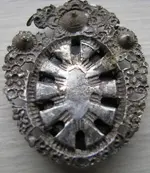 brooch2.webp