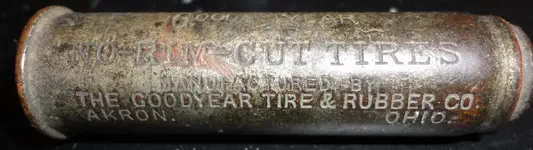dog & tire 014_crop.webp