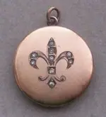 fleur de lis locket - front.webp