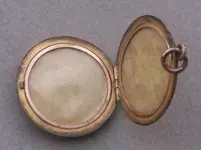 fleur de lis Locket - open.webp