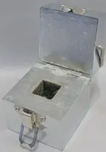 Radium Container - open.webp