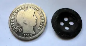 hole buttons 001_crop.webp
