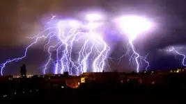 a-LIGHTNING700-386x217.webp a-LIGHTNING700-386x217.webp