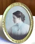 Picture Frame Oval Front - Pat May 1908.webp