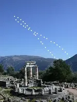 solar-analemma-060000-UTC.webp