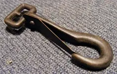 snap-hook_WW1_canteen-strap_US-Model1916_photobyHayesOtoupalik_DSCF1129.webp