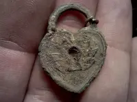 locket1.webp