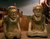 220px-Etowah_statues_HRoe_2007.webp