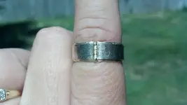 gold ring.webp