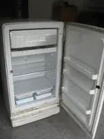 Antique GE Fridge 2.webp