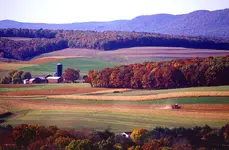 800px-Farming_near_Klingerstown,_Pennsylvania.webp