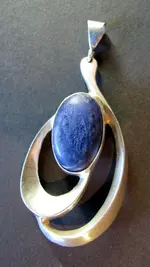 pendant blue stone.webp