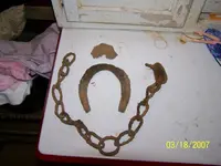 horseshoe&old chain.webp