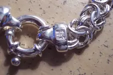 silver chain close.webp