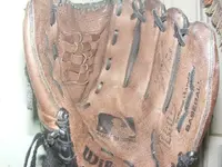 baseball mitt 004.webp