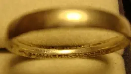 finds 2-13 coin qtr ring.webp