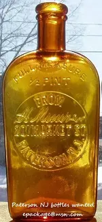 Munzer amber flask half pint.webp