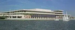 exterior_daytime_waterfront_view_01.webp
