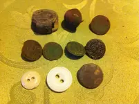 Buttons funde 1104.webp