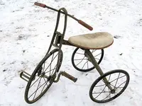 fal08_old_tricycle.webp